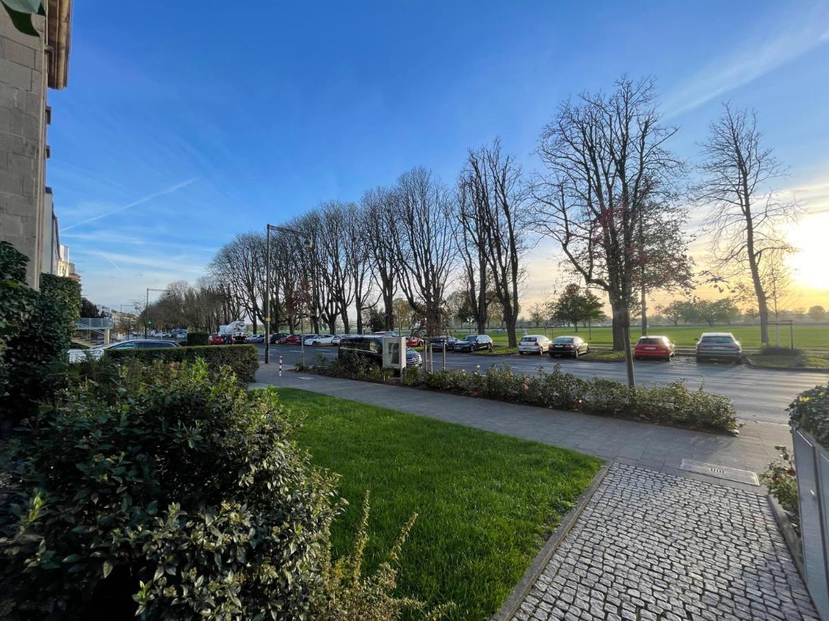 Exklusive Wohnung 104 M2 Direkt Am Rhein 1 Km Von Der Messe Düsseldorf Buitenkant foto